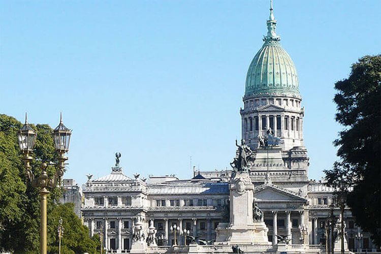 Desde LLA condenaron los destrozos en la plaza del Congreso Nacional